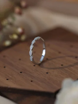 Женское кольцо из чистого серебра 925 пробы со сверкающим цирконом, простой дизайн с изысканным стилем