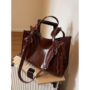Французская винтажная глянцевая женская сумка-тоут большой емкости из лакированной кожи 2023, новая модная осенне-зимняя сумка Senior Sense Crossbody Pack